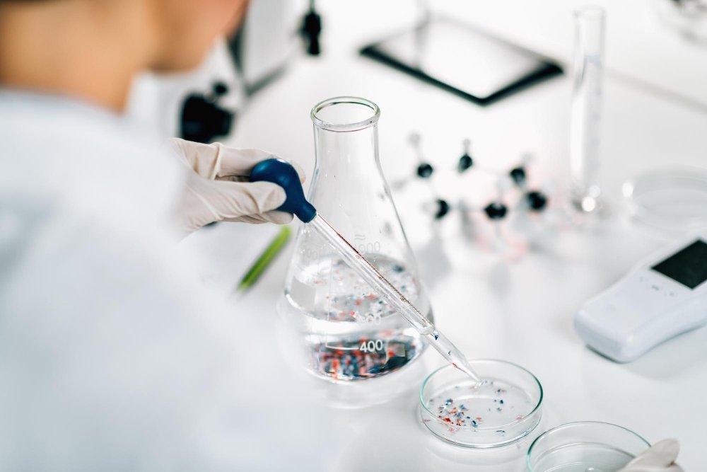 ¿Qué son los microplásticos y cómo afectan al medio ambiente?