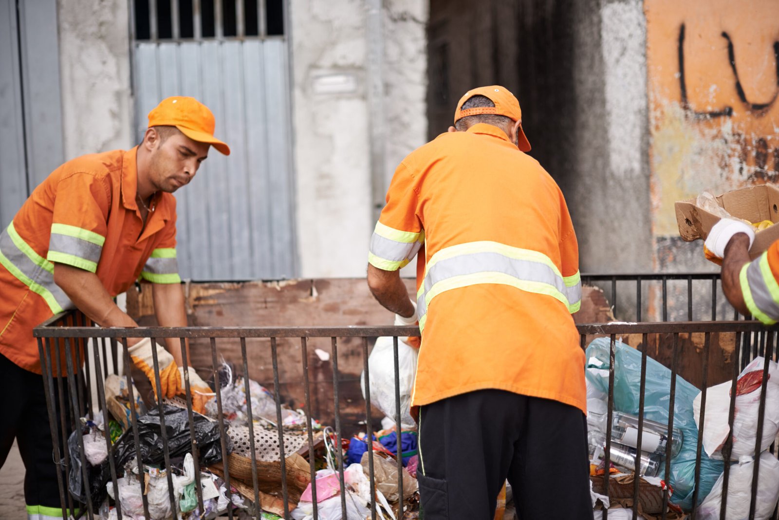 Riesgos Ocultos La Realidad de los Recolectores de Basura