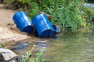 Consecuencias de Derrames Químicos Impactos Reales en Salud y Ambiente